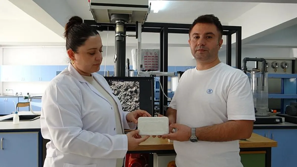 Lazer silahlarına karşı hava araçlarını koruyacak kompozit madde geliştiren bilim insanlarına saldırı girişimini polis engelledi