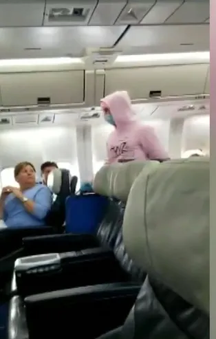 Kanada'da uçakta Koronavirüs şakası yaptı gözaltına alındı!