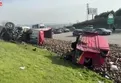 Bursa Nilüfer'de TIR emniyet şeridindeki araçlara çarptı!
