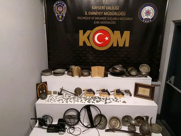 kayseride-ev-dolusu-tarihi-eser-polisler-operasyonda-ele-gecirdi-1667814066396.jpeg Kayseri'de ev dolusu tarihi eser! Polisler operasyonda ele geçirdi-2