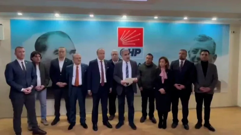 chp-avcilar-belediye-baskan-adaylari-kazan-kaldirdi-genel-merkezine-sert-uyari-avcilar-disindan-aday-istemiyor-1707767782671.jpeg