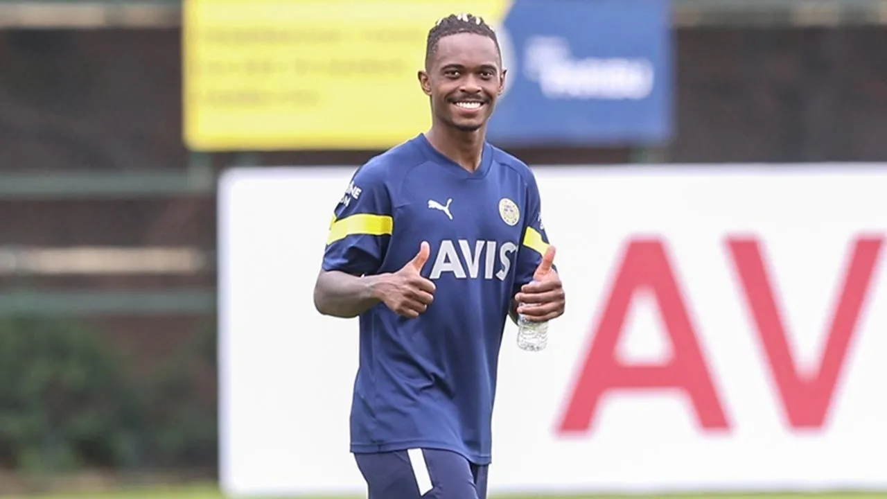 Fenerbahçe'de Jose Mourinho neşteri vuruyor! Yepyeni bir takımla hedef şampiyonluk... İşte istemediği isimler - 32