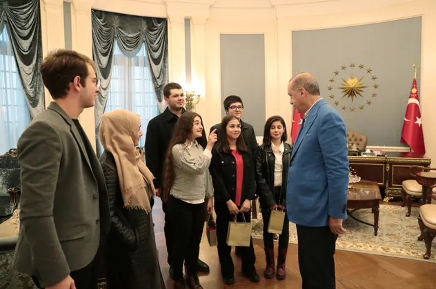 Başkan Erdoğan, gençleri Külliye'de ağırladı