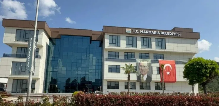 chpli-marmaris-belediyesi-tek-yuzme-tesisini-kapatti-genc-sporcular-bos-havuzda-kulac-atti-1778215523179.jpeg CHP'li Marmaris Belediyesi tek yüzme tesisini kapattı: Genç sporcular boş havuzda kulaç attı-3