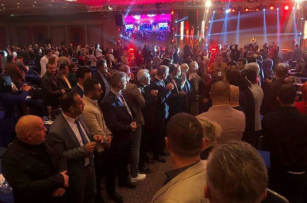 Son dakika: Antalya'da pes dedirten görüntüler! 1900 kişi ile etkinlik! Ne sosyal mesafe var ne de maske!