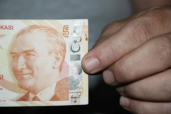 Düzce'de hatalı basım 50 lirasını 75 bin liraya satışa çıkardı-4