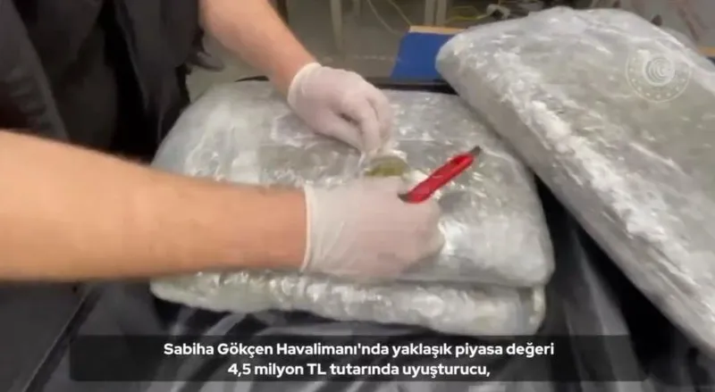 ticaret-bakanligi-duyurdu-gumruk-muhafaza-ekipleri-100-milyon-tllik-kacakcilik-girisimini-engelledi-altin-uyus-1712124222311.jpeg Ticaret Bakanlığı duyurdu! Gümrük Muhafaza ekipleri 100 milyon TL'lik kaçakçılık girişimini engelledi: Altın, uyuşturucu, kehribar...-3