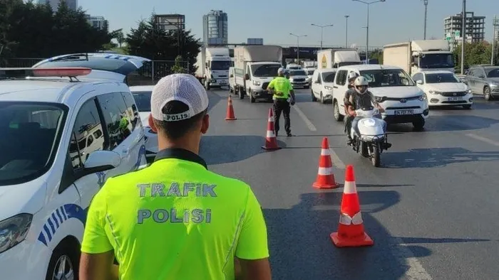 istanbul-valiligi-acikladi-yilbasinda-bazi-yollar-trafige-kapatilacak-iste-o-yol-ve-sokaklar-1703947906741.jpeg İstanbul'da yılbaşı tedbirleri kapsamında bazı yollar trafiğe kapatıldı | İşte o yol ve sokaklar...-4