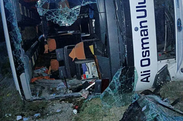 Son dakika: Afyonkarahisar’da feci kaza! 2'si ağır 27 yaralı