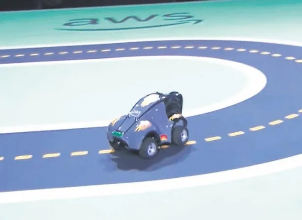 150-bin-ogrenci-kodlarla-surucusuz-arac-yaristirdi-en-hizli-ve-hatasiz-kodlayanlar-kazandi-1669941394363.jpeg 150 bin öğrenci kodlarla sürücüsüz araç yarıştırdı! En hızlı ve hatasız kodlayanlar kazandı-3