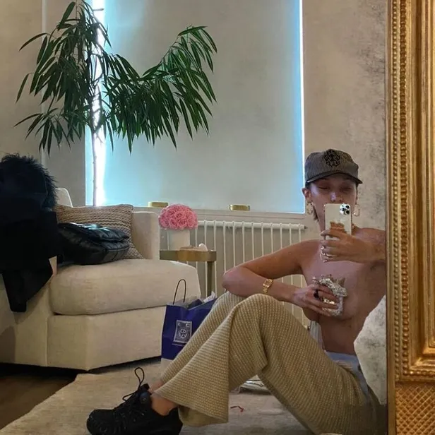 Bella Hadid'in durumu hiç iyi değil yana yakıla ağladı ve paylaştı 'her gece ağlıyorum vazgeçemiyorum' nesi var bu kızın?-10