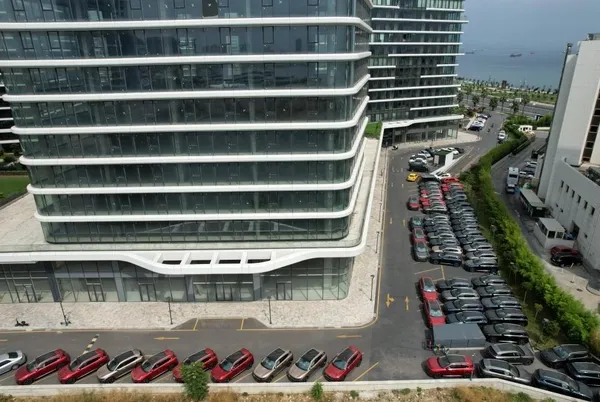 teslimat-icin-bekleyen-togglar-istanbula-siraya-dizildi-1692172725704.jpeg Teslimat için bekleyen Togg’lar İstanbul'a sıraya dizildi-3