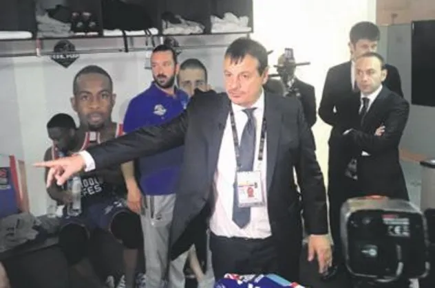 Ergin Ataman sözleşme yeniledi! İki yıl daha yuvada kalacak