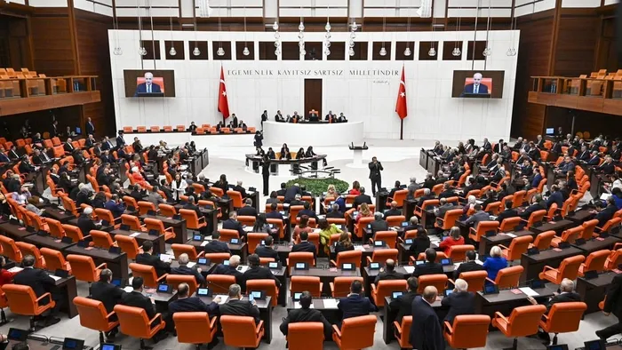 calisma-hayatiyla-ilgili-duzenlemeler-iceren-kanun-teklifi-komisyonda-kabul-edildi-1705591791475.jpeg Çalışma hayatıyla ilgili düzenlemeler içeren kanun teklifi komisyonda kabul edildi-3