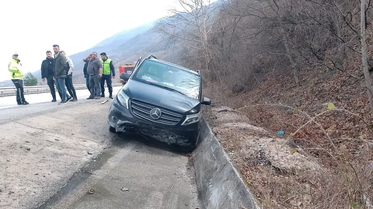 Mustafa Destici kaza haberi: BBP liderinin aracı Tokat Reşadiye'de su kanalına düştü! 4 yaralı! (KAZA YERİ VİDEOSU)