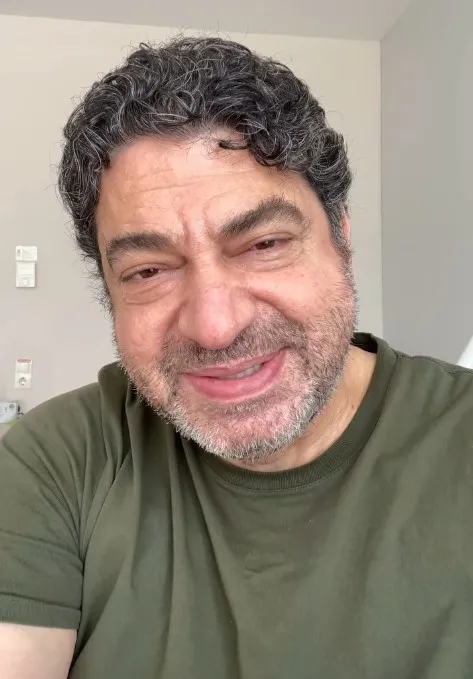 hakan-tasiyan-taburcu-mu-oluyor-unlu-sanatci-hastane-odasindan-duyurdu-1771493454573.jpg Hakan Taşıyan taburcu mu oluyor? Ünlü sanatçı hastane odasından duyurdu-3