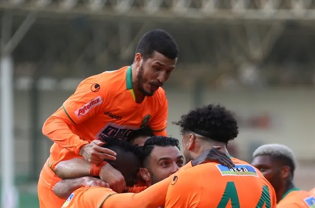 Adı Galatasaray'la anılıyordu! Salih Uçan'ın menajerinden flaş transfer açıklaması