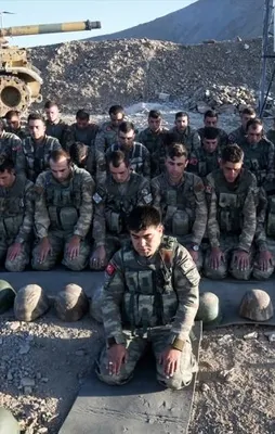 Asker 2 bin 900 metrede bayramlaştı