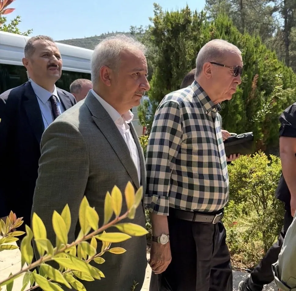 1787335909140.jpeg Başkan Erdoğan Marmaris'te vatandaşlarla buluştu: CHP'li Başkan Ünlü ile dikkat çeken "Kapımız açık" diyaloğu-2