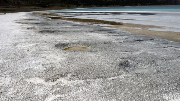 salda-golu-kendisini-yenilemeye-basladi-camur-cukurlari-kapaniyor-1617621208207.jpg Salda Gölü kendisini yenilemeye başladı! Çamur çukurları kapanıyor-11