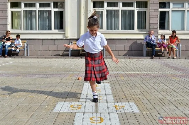 mebden-cifter-mujde-yaz-tatili-oncesi-1-hafta-ders-yok-ogretmen-ve-ogrenciler-gulup-oynayacak-456789101112-sin-1716404434963.jpg Yaz tatili öncesi 1 hafta ders yok! Öğretmen ve öğrenciler gülüp oynayacak! 4.5.6.7.8.9.10.11.12. sınıflar... MEB'den çifter müjde-4