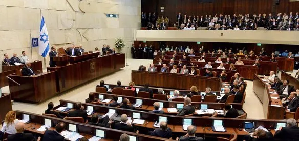 İsrail'de ezanın 23.00 ila 07.00 saatlerinde hoparlörle okunmasının yasaklanmasına ilişkin kanun tasarısı mecliste (Knesset) yapılan ilk oylamada kabul edildi.