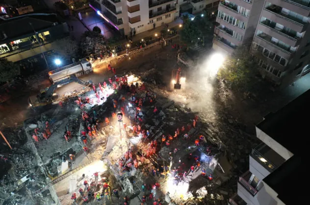 Microsoft yöneticisinden 'İzmir depremi' hakkında insanlık dışı paylaşım! Tepkilerin ardından özür mesajı yayınladı...