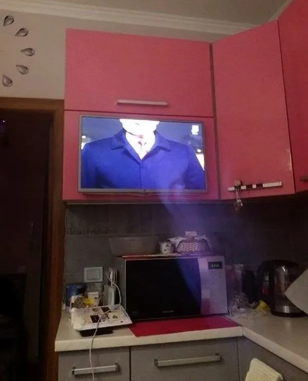 rusyada-kaskad-tv-vladimir-putinin-kafasini-kesik-olarak-yayina-verdi-1609709441704.jpeg Rusya'da Kaskad TV Vladimir Putin'in kafasını 'kesik' olarak yayına verdi!-3