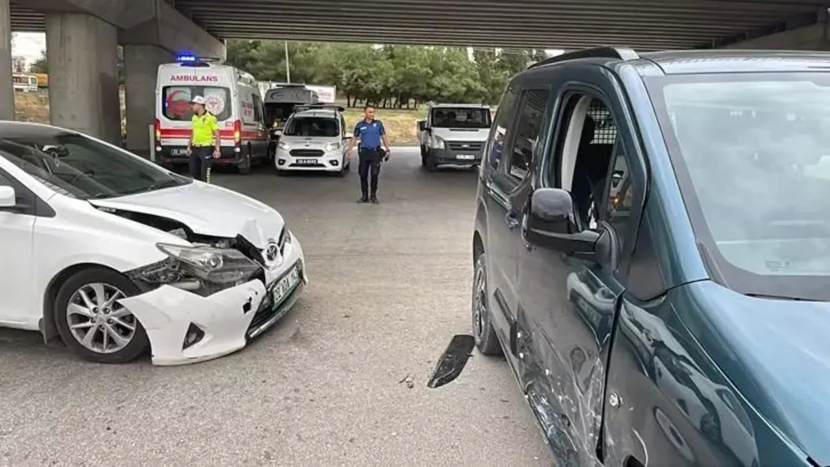 Edirne'de feci kavşak kazası: 2 yaralı