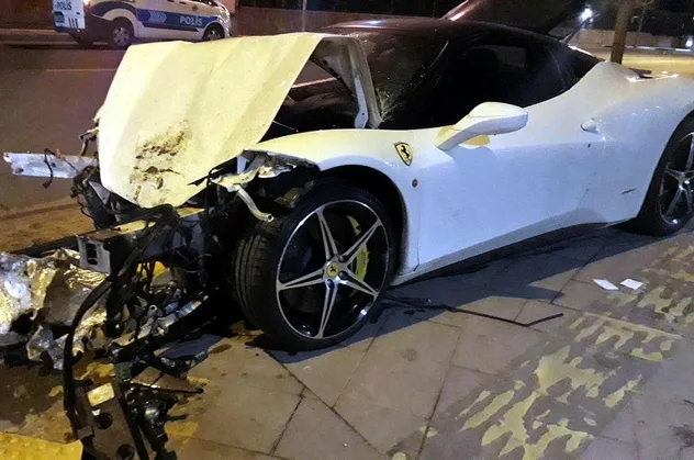 Ankara'da lüks otomobil taksiye çarptı: 1 ölü
