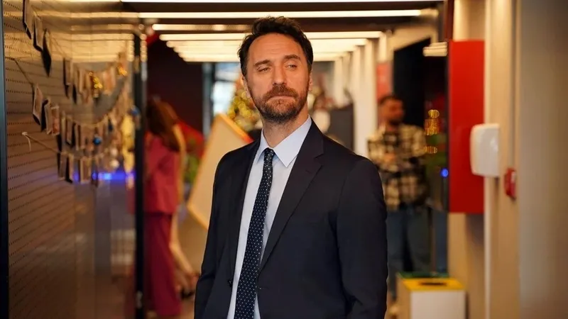 kizilcik-serbeti-icin-konustu-firat-celikten-bomba-aciklama-meger-dizide-kivilcim-ile-1721829773367.jpeg Fırat Çelik'ten bomba açıklama! Kızılcık Şerbeti için konuştu! Meğer dizide Kıvılcım ile...-4