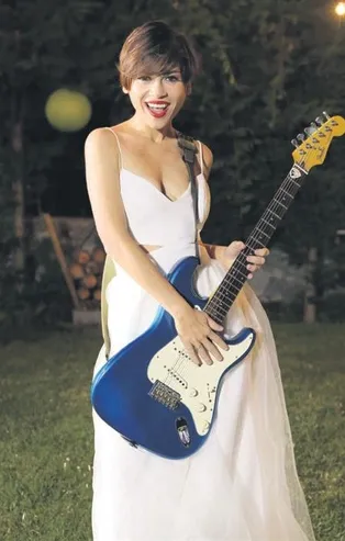 Şarkıcı Aydilge ile eşi Utku Barış Andaç'tan karantina albümü