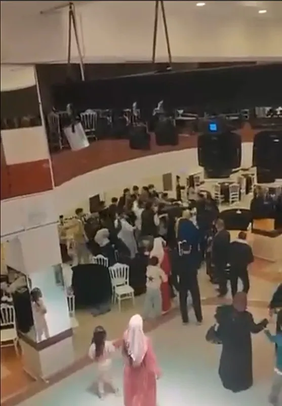 1792251475155.jpeg Bolu'da düğünde takı kavgası: Tekme, yumruk ve sandalyeler havada uçuştu!-2