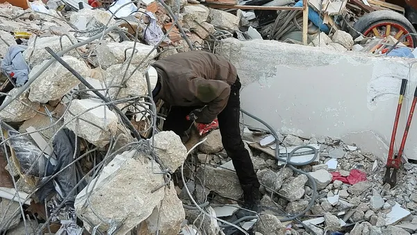 arama-kurtarma-kopegi-tetik-enkaz-altinda-kalan-15-kisiyi-kurtardi-1676105323173.jpg Arama kurtarma köpeği "Tetik" enkaz altında kalan 15 kişiyi kurtardı-2