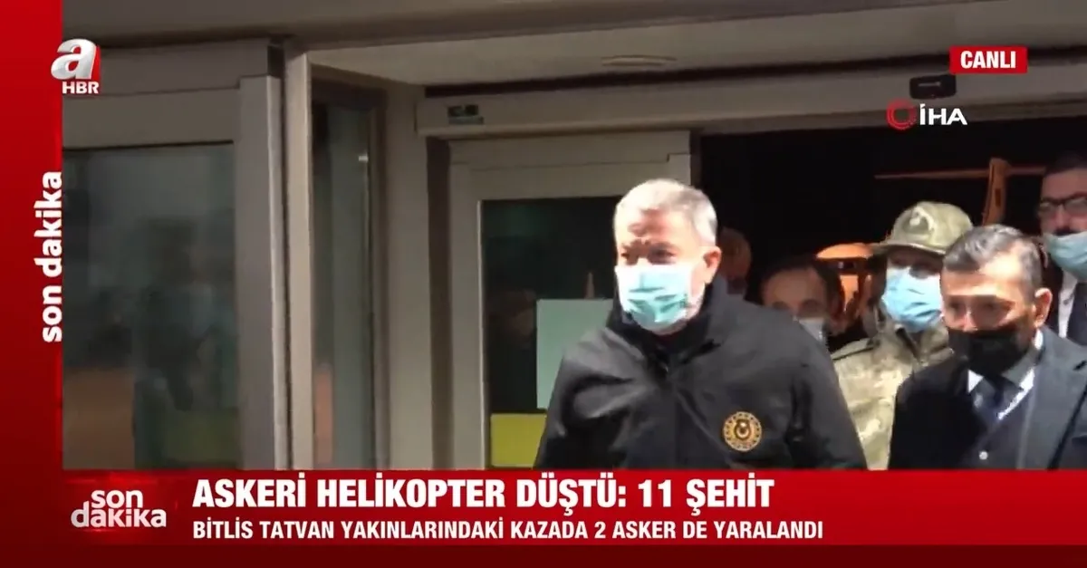 Milli Savunma Bakanı Hulusi Akar ve komutanlar helikopter kazasının yaşandığı bölgede