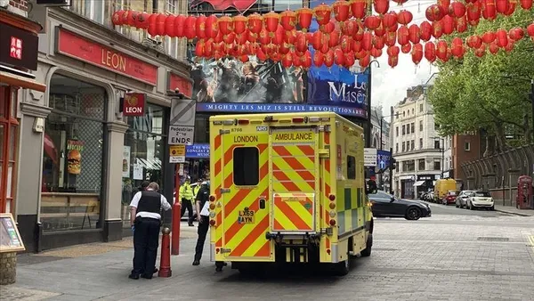 ingiltere-tam-anlamiyla-felaketi-yasiyor-koronavirus-salgini-nedeniyle-son-24-saatte-1725-kisi-oldu-1611767791334.jpeg İngiltere tam anlamıyla felaketi yaşıyor! Koronavirüs salgını nedeniyle son 24 saatte 1725 kişi öldü-4