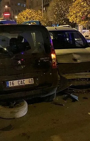 Bursa'da trafik kazası sonrası tekme tokat kavga! Ambulanstan indi kavgaya karıştı