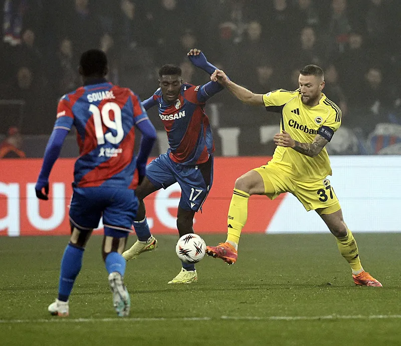 Fenerbahçe'nin Viktoria Plzen maçı sonrası o isme ağır sözler! "Rezil" - 2