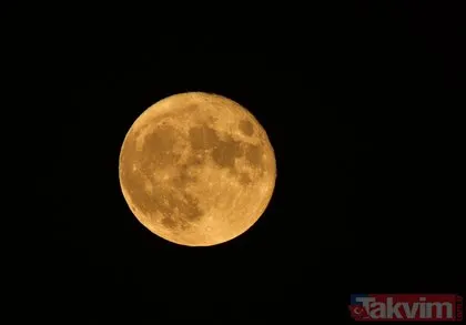 Van Gölü üzerinde yükselen dolunay hayran bıraktı