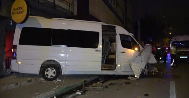 Servis minibüsü iş yerine çarptı: 1 ölü, 4 yaralı