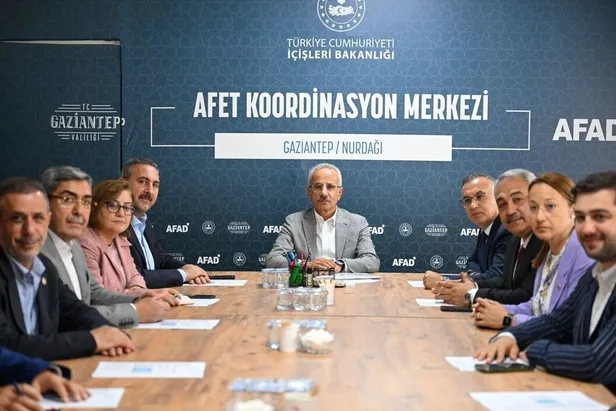 6 ayda deprem bölgesinde ulaştırma alanında yapılan çalışmalar: 6 bin kişiye barınma hizmeti verildi havalimanları, tren ve kara yolları onarıldı-3