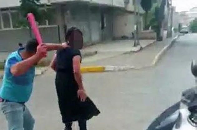 Pendik'te taciz iddiası: Kadın kıyafeti giydirdi sopayla döve döve polise götürdü!