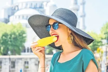 Turizmde rekor yıl! Türkiye 50 milyon ziyaretçi ağırladı: Gelir 50 milyar dolara yükseldi