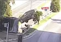 İzmir Konak'taki kaza kamerada! İşte otomobilin alt geçide uçma anı!