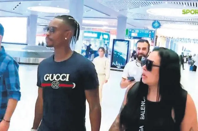 Fenerbahçe 10 numarası Lincoln dün birlikte İstanbul’a geldi