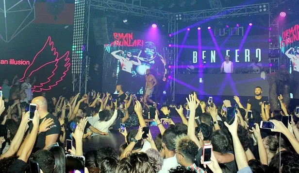 Rapçi Ben Fero'dan sahnede asker selamı-2