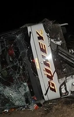 Ankara'da yolcu otobüsü şarampole uçtu