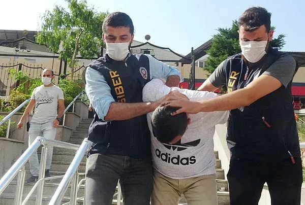 hazine-ve-maliye-bakani-berat-albayrak-hakkinda-ahlaksiz-paylasim-yapan-ercan-bozdag-tutuklandi-1593624588279.jpeg Hazine ve Maliye Bakanı Berat Albayrak hakkında ahlaksız paylaşım yapan Ercan Bozdağ tutuklandı!-2