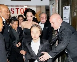 Angelina Jolie çocuklarıyla yemek yedi