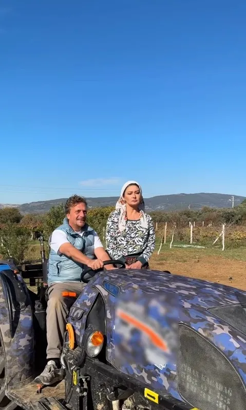 necati-kocabaydan-nurgul-yesilcayin-hayal-kirikligina-ugratan-ustu-acik-arac-surprizi-1775906214531.jpg Necati Kocabay'dan Nurgül Yeşilçay'ın hayal kırıklığına uğratan üstü açık araç sürprizi!-3